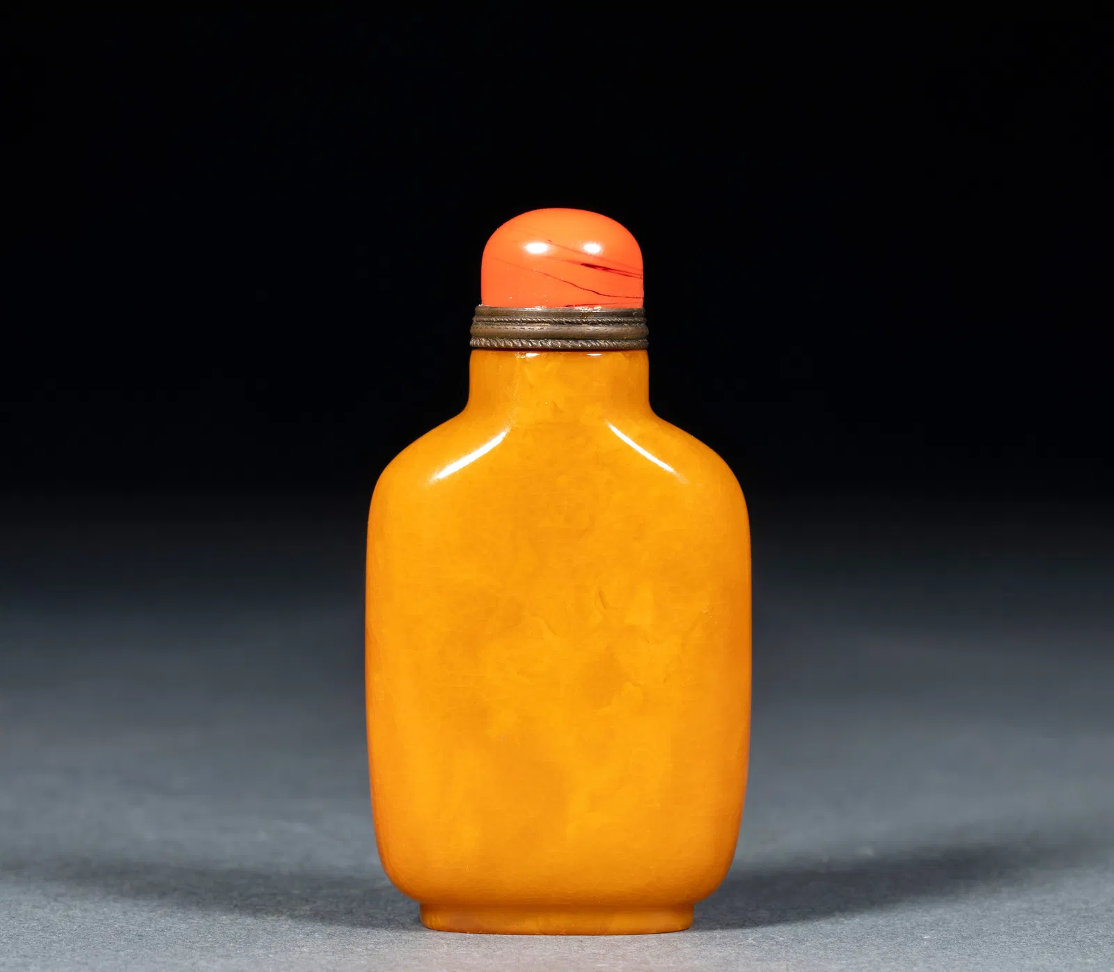 Beeswax snuff bottle