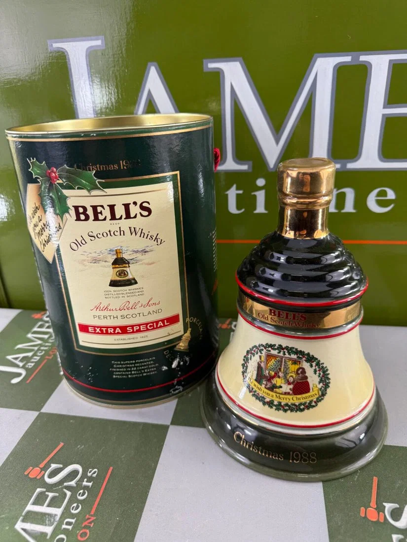 Bells Old Scotch Whiskey Ltd Edition 24 Carat Gold Christmas 1988