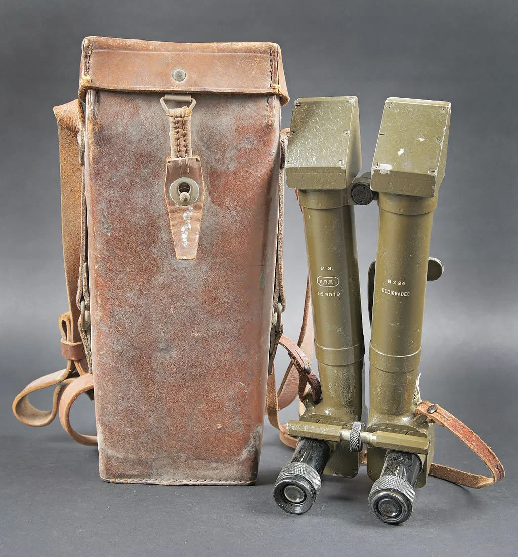 Binoculaire de tranchee. Trench binoculars.