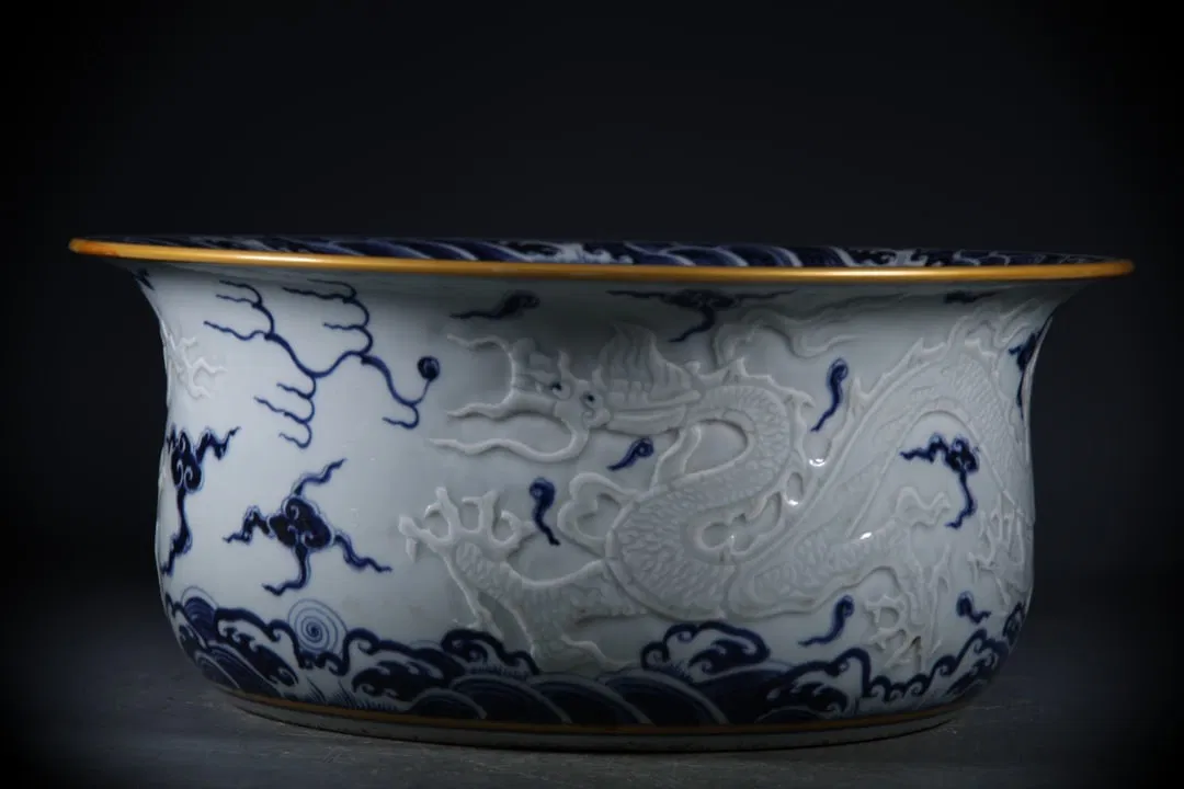 Blue and White Iron-Red Painted Gold Seawater Dragon Pattern Flowerpot