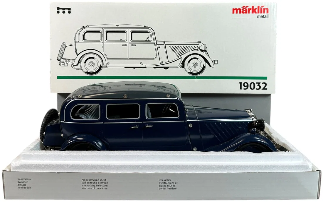 BOXED MARKLIN SEDAN #19032