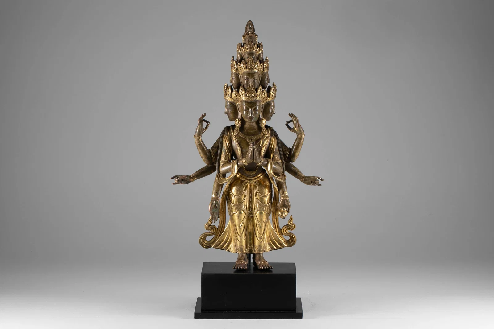 Bronze gilded statue of Guanyin with eight arms and 11 sides in Qing Dynasty