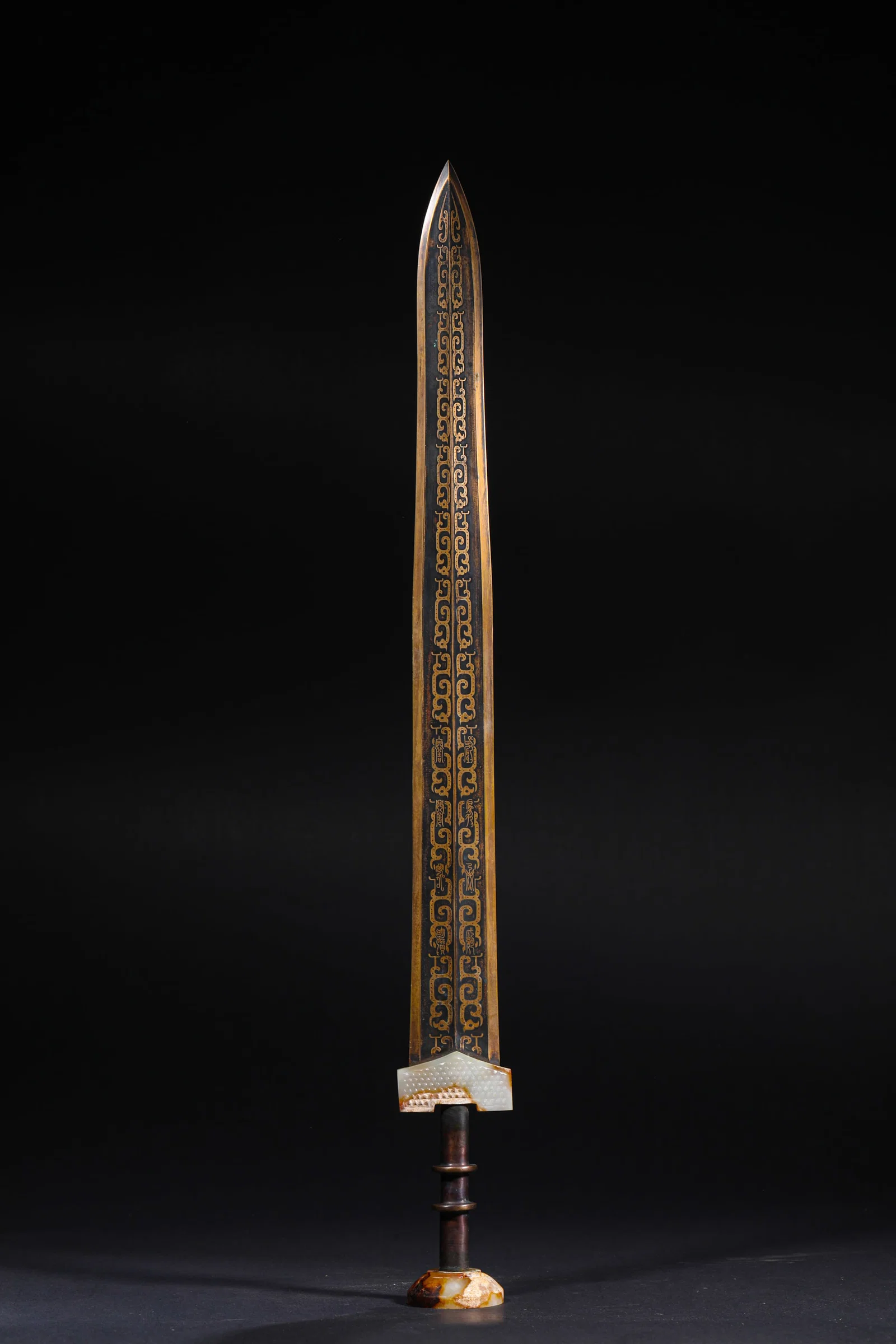 BRONZE WITH GOLD INLAID DRAGON PATTERNED JADE GRID SWORD OF THE HAN DYNASTY