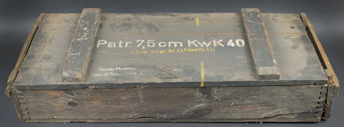 Caisse 3 obus 7,5 cm Kwk.40/Stu.k.40. Crate for three 7.5 cm rounds for KwK 40 / StuK 40.