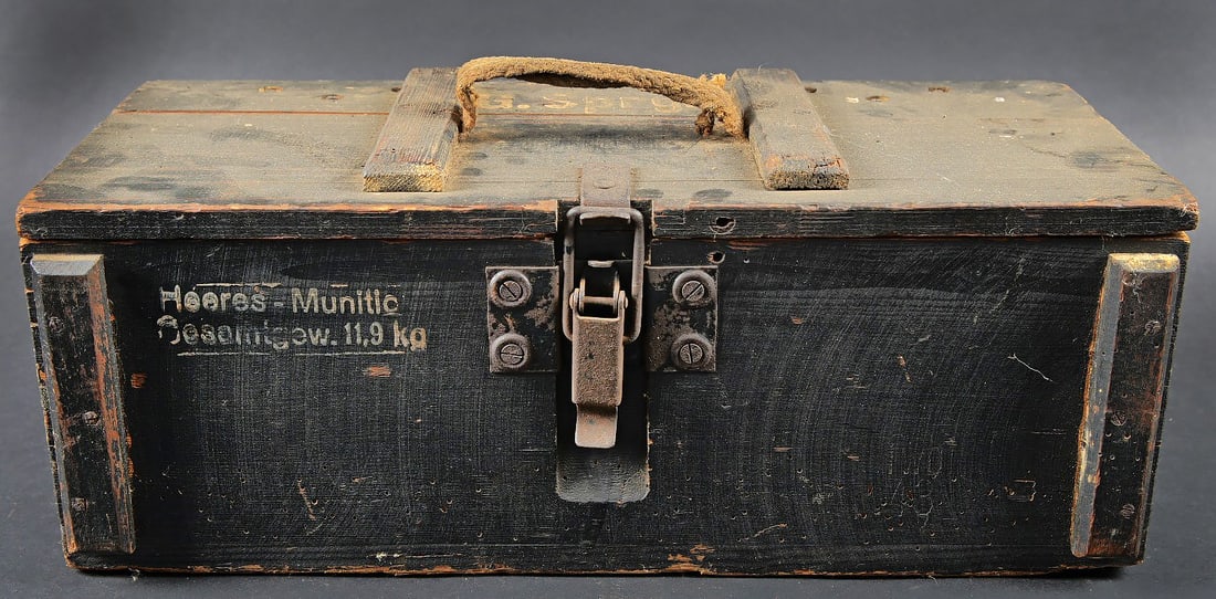 Caisse 30 G.Sprgr. Case for 30 HE shells (Sprenggranaten).