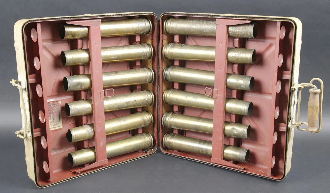 Caisse d obus de 3,7 Sprgr. Crate for 3.7 cm Sprgr. shells.