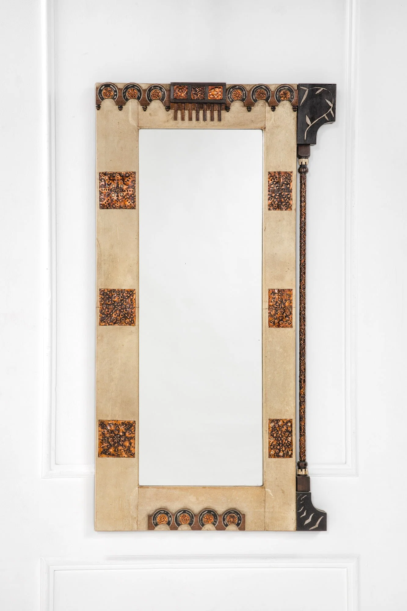 Carlo Bugatti. Grande specchiera