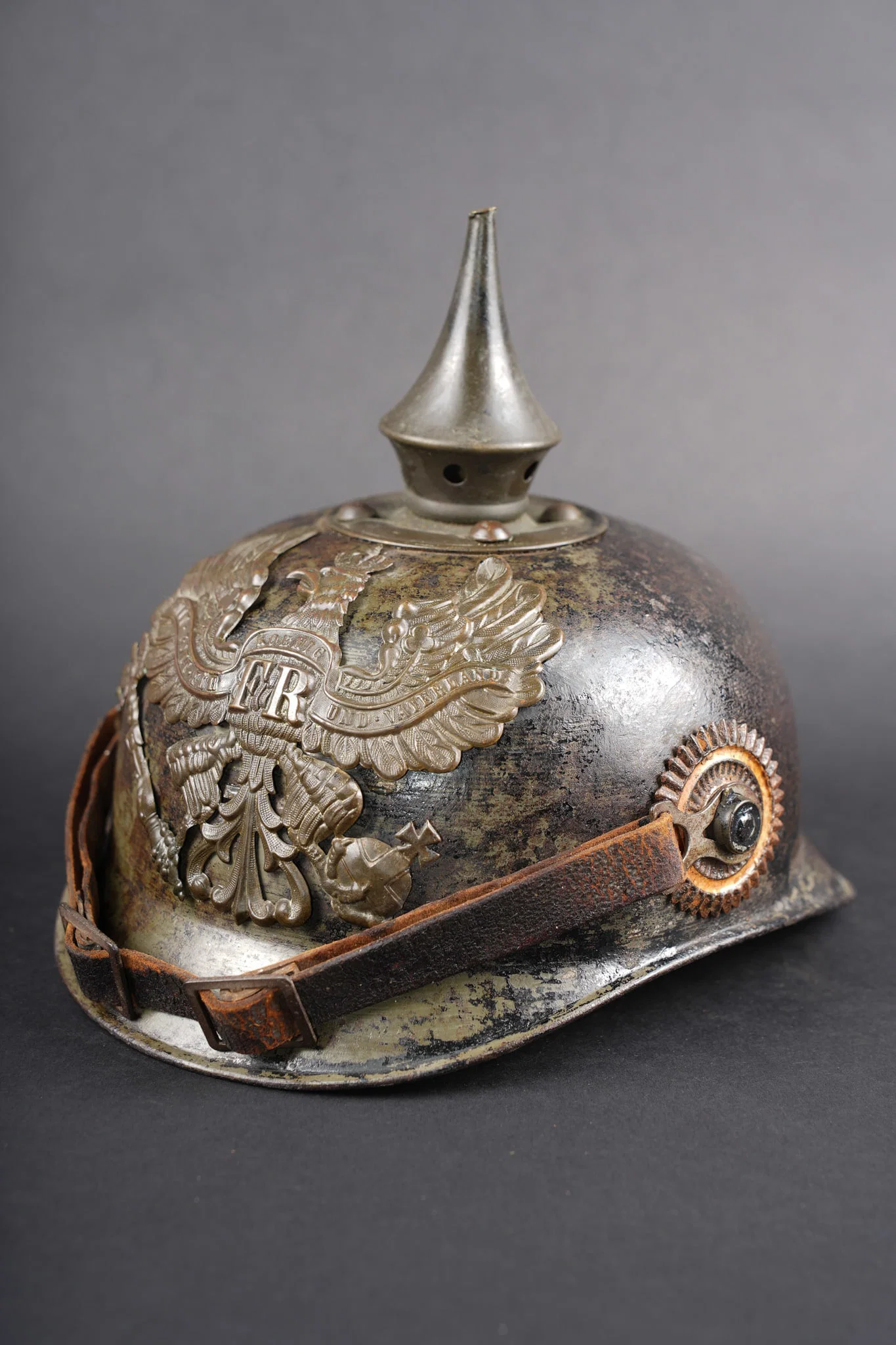 Casque a pointe prussien ersatz en tole feldgrau retrouve en Haute-Saone. Prussian ersatz