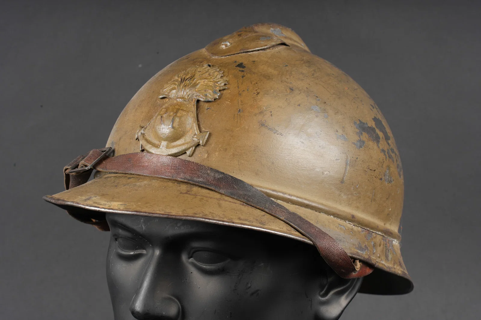 Casque Adrian 1915 infanterie coloniale. Adrian helmet Model 1915, Colonial Infantry.