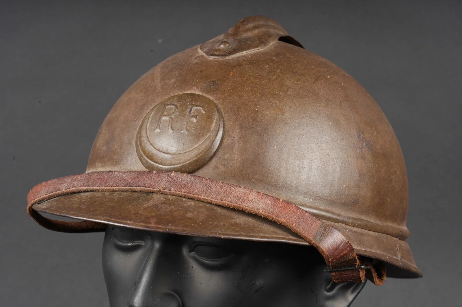Casque Adrian 1915 troupes d Afrique. Adrian helmet Model 1915, Army of Africa.
