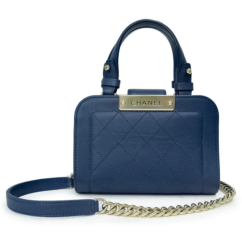 CHANEL MATELASSÉ LOGO PLATE NAVY