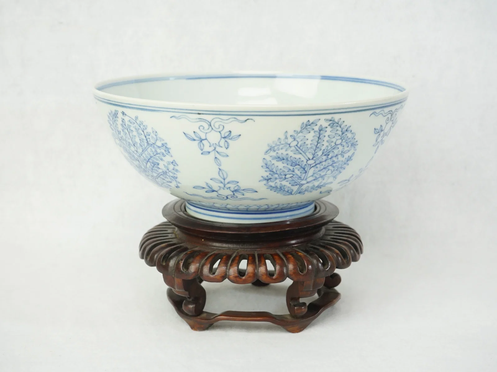 Chinese Blue and White 'Floral' Bowl with Stand