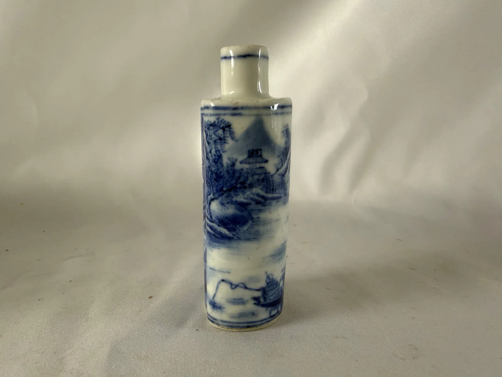 Chinese blue and white landscape porcelain snuff bottle