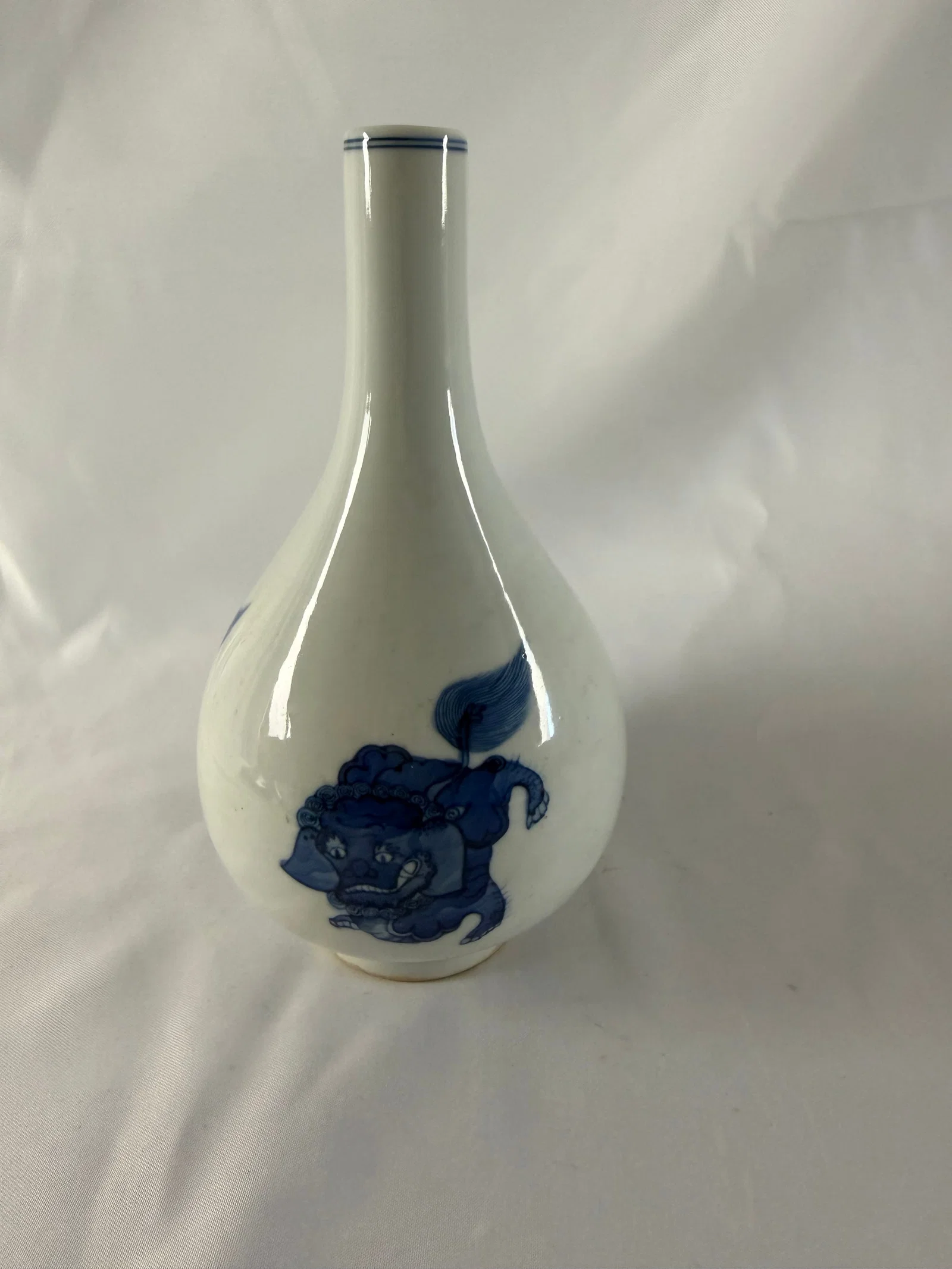 Chinese blue and white lions Porcelain China vase