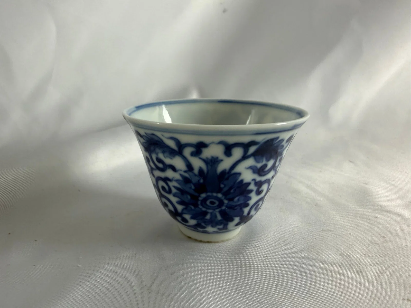 Chinese blue and white lotus Porcelain China cup six characters mark