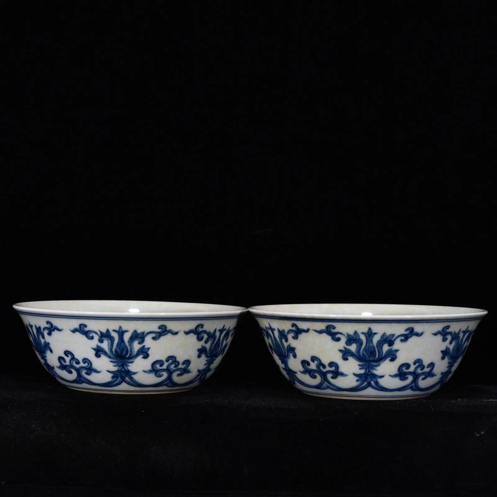 Chinese blue and white porcelain bowl pair Ming dynasty Chenghua Mark & Period