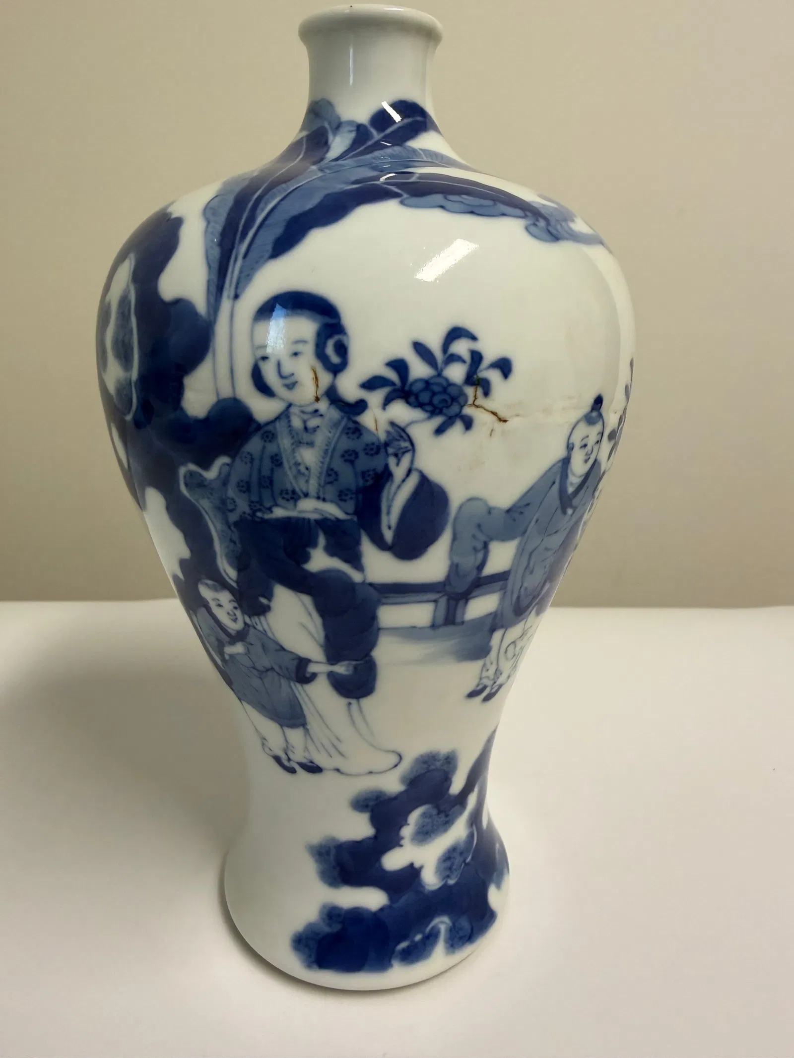 Chinese blue and white porcelain China scene lady and child vase