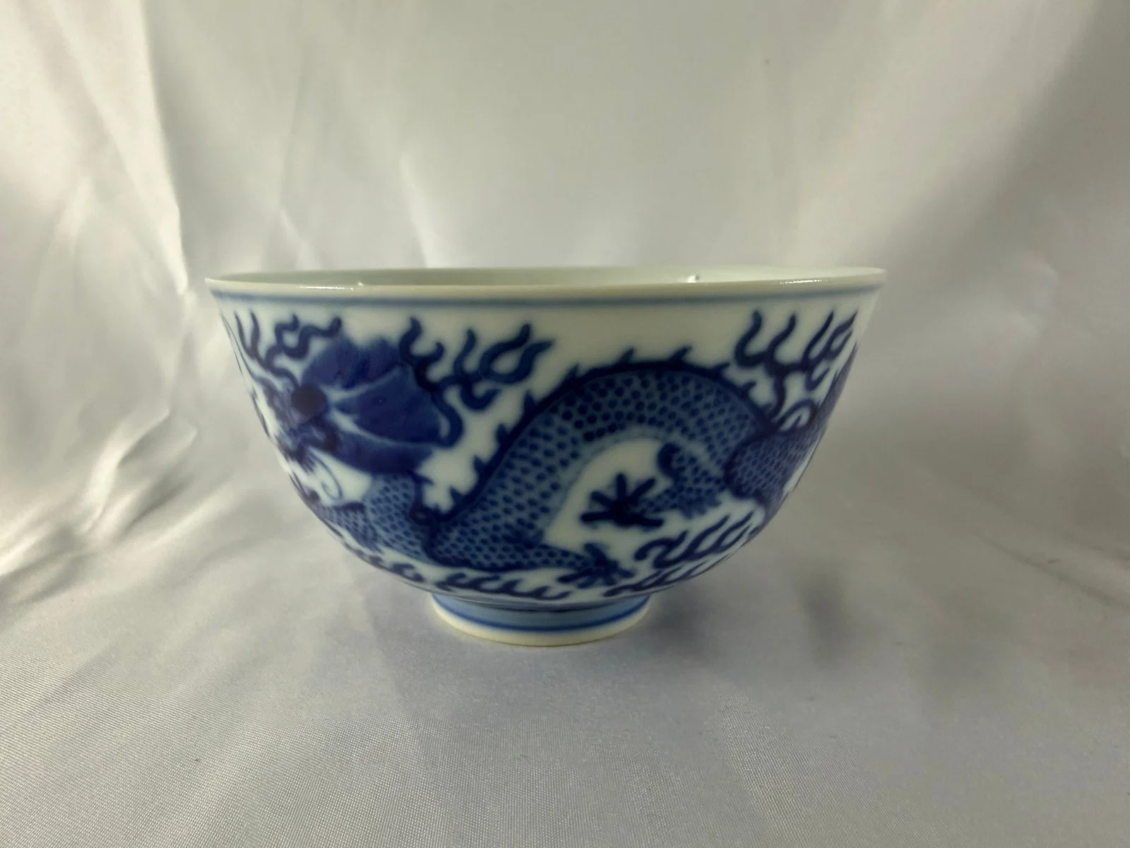 Chinese blue and white porcelain dragons China porcelain bowl mark
