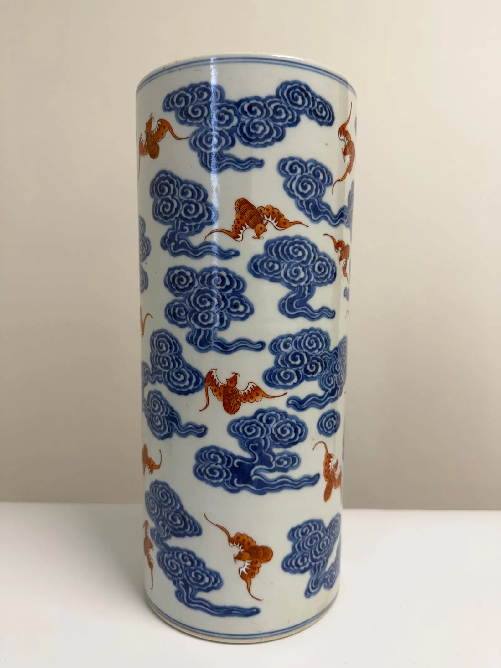 Chinese blue and white red bats porcelain vase China hat stand