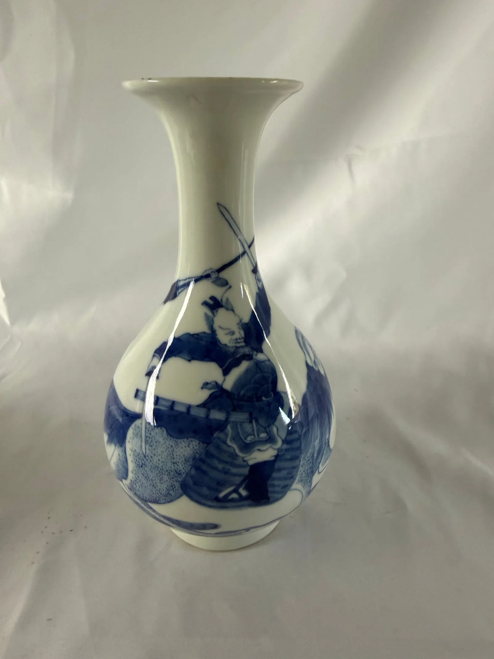 Chinese blue and white war Porcelain China vase