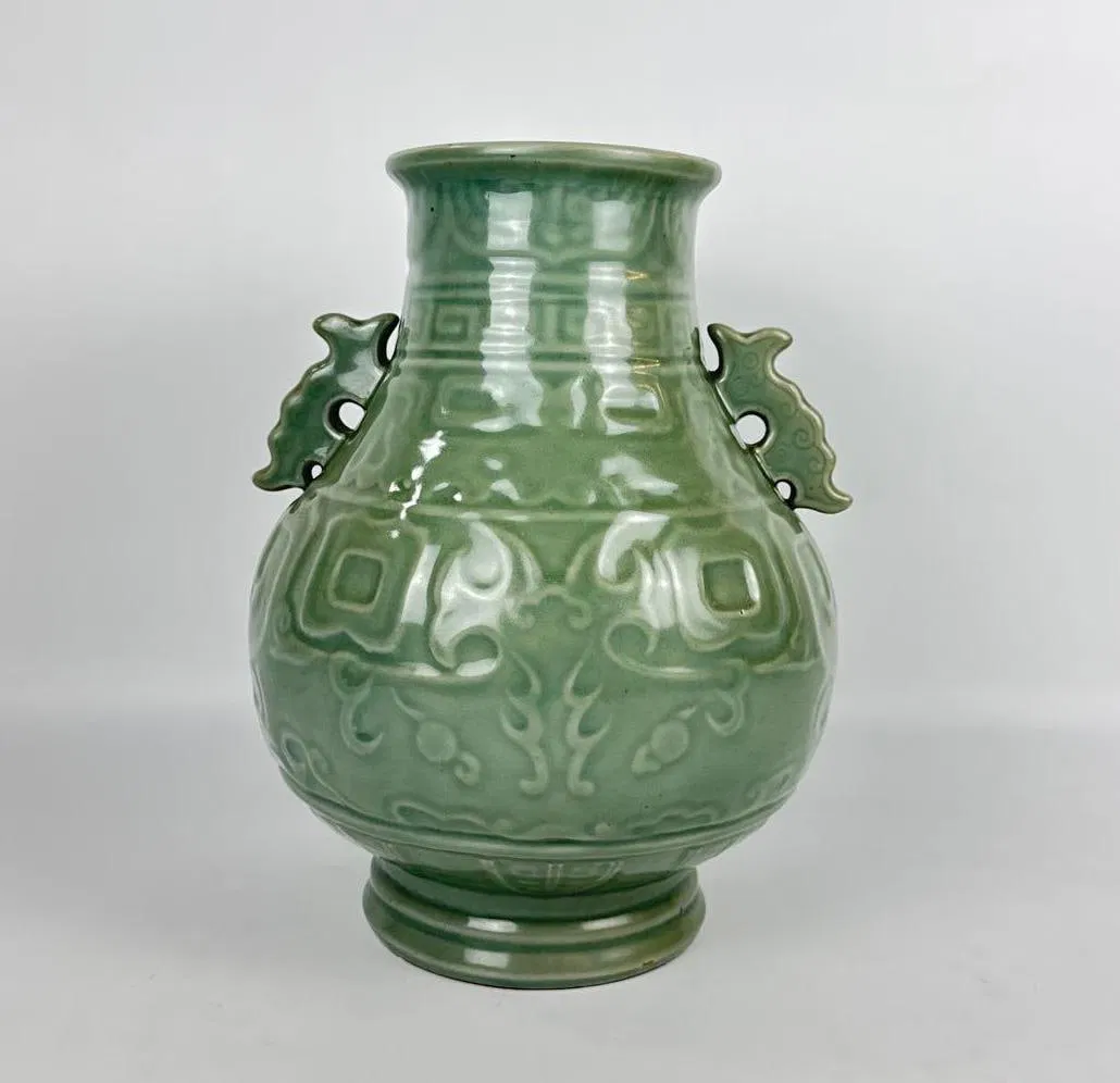 CHINESE CELADON LONGQUAN STYLE ARCHITECTURAL DRAGON VASE