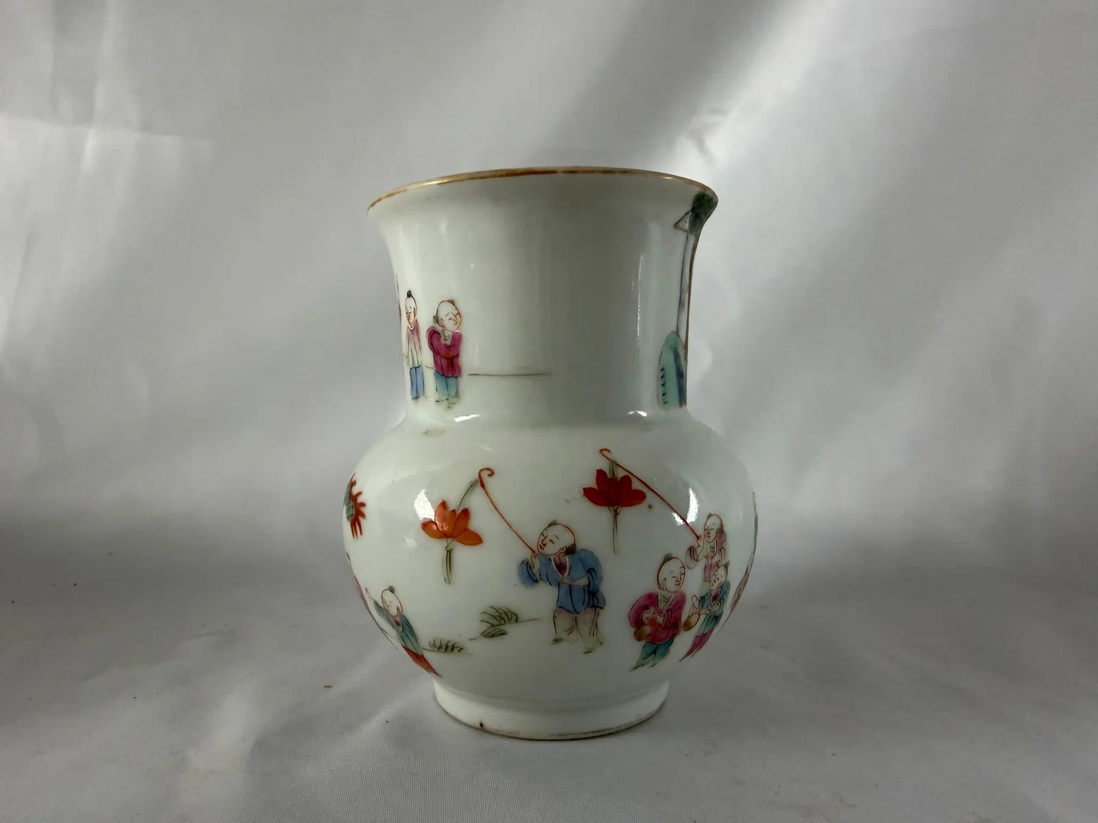 Chinese enameled famille rose children Porcelain China pot