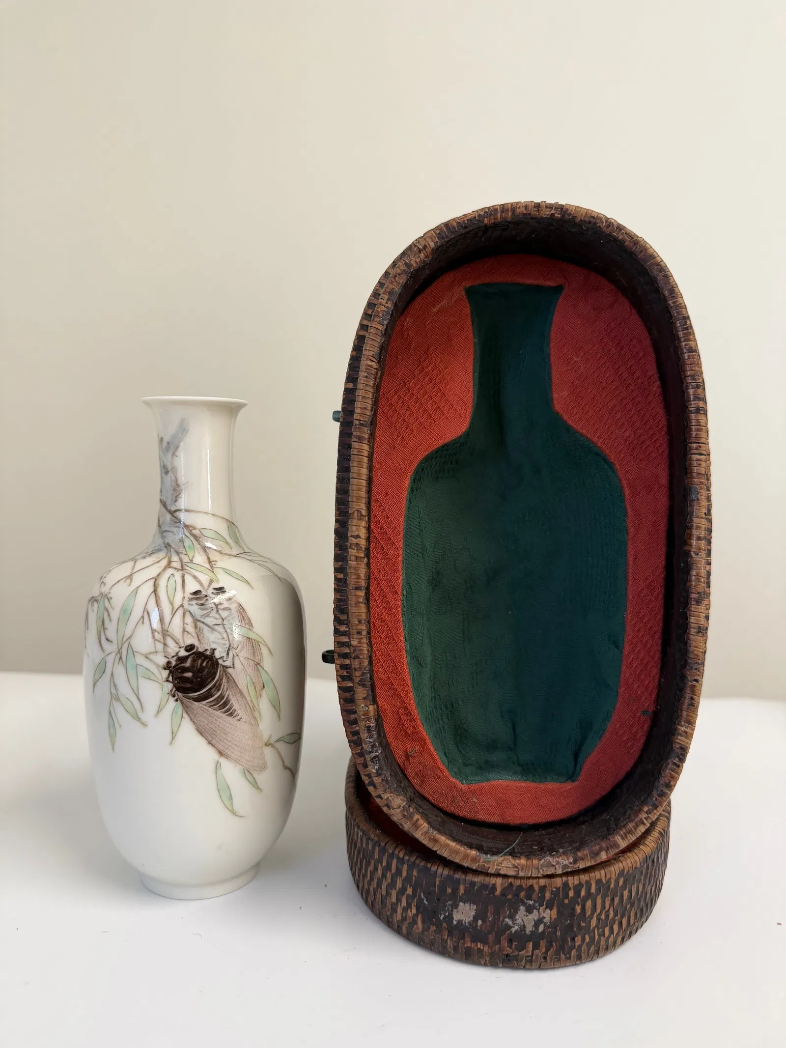 Chinese enameled famille rose insect China scholar vase with basket