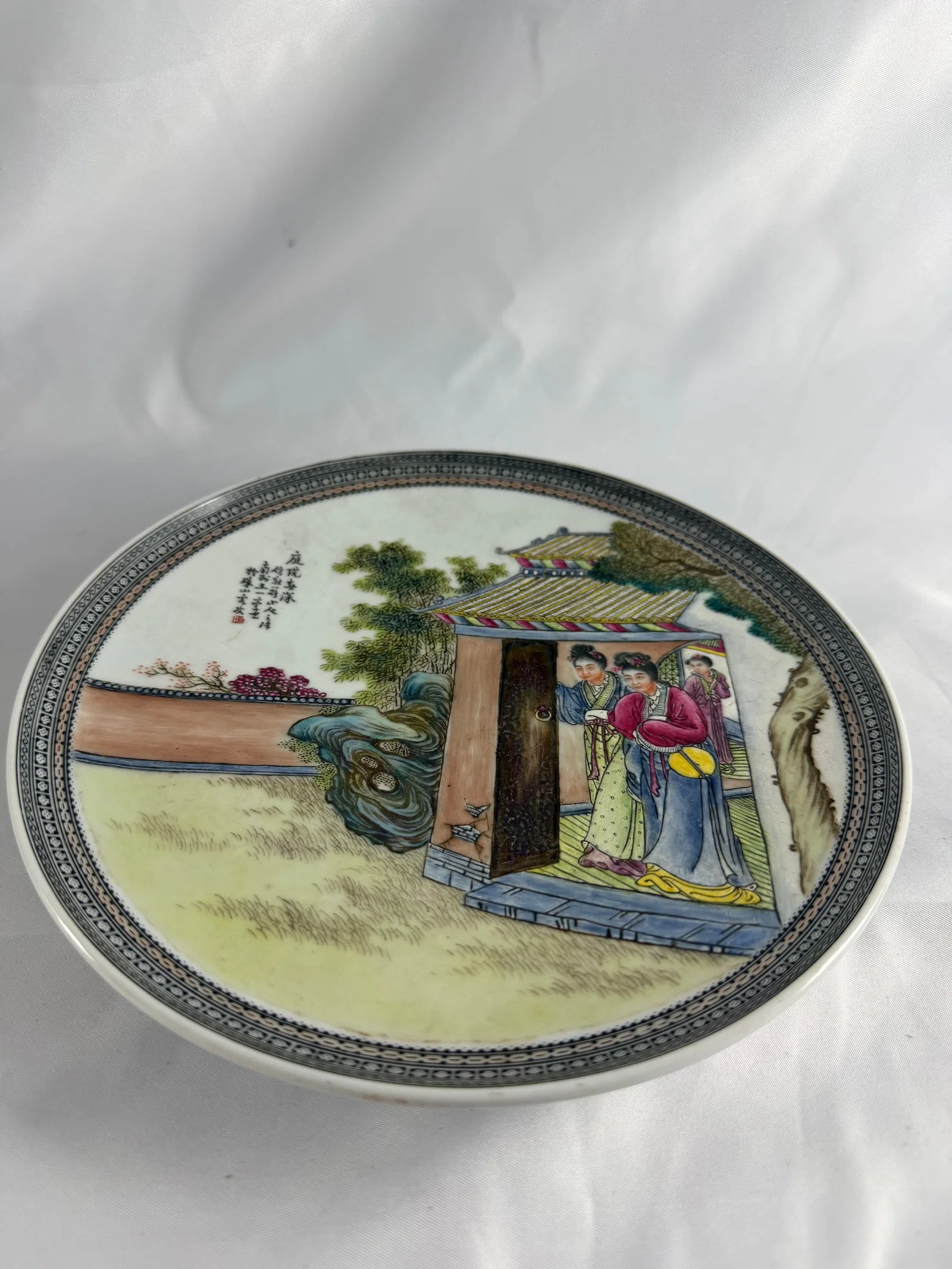 Chinese enameled famille rose ladies Porcelain China hang plate mark