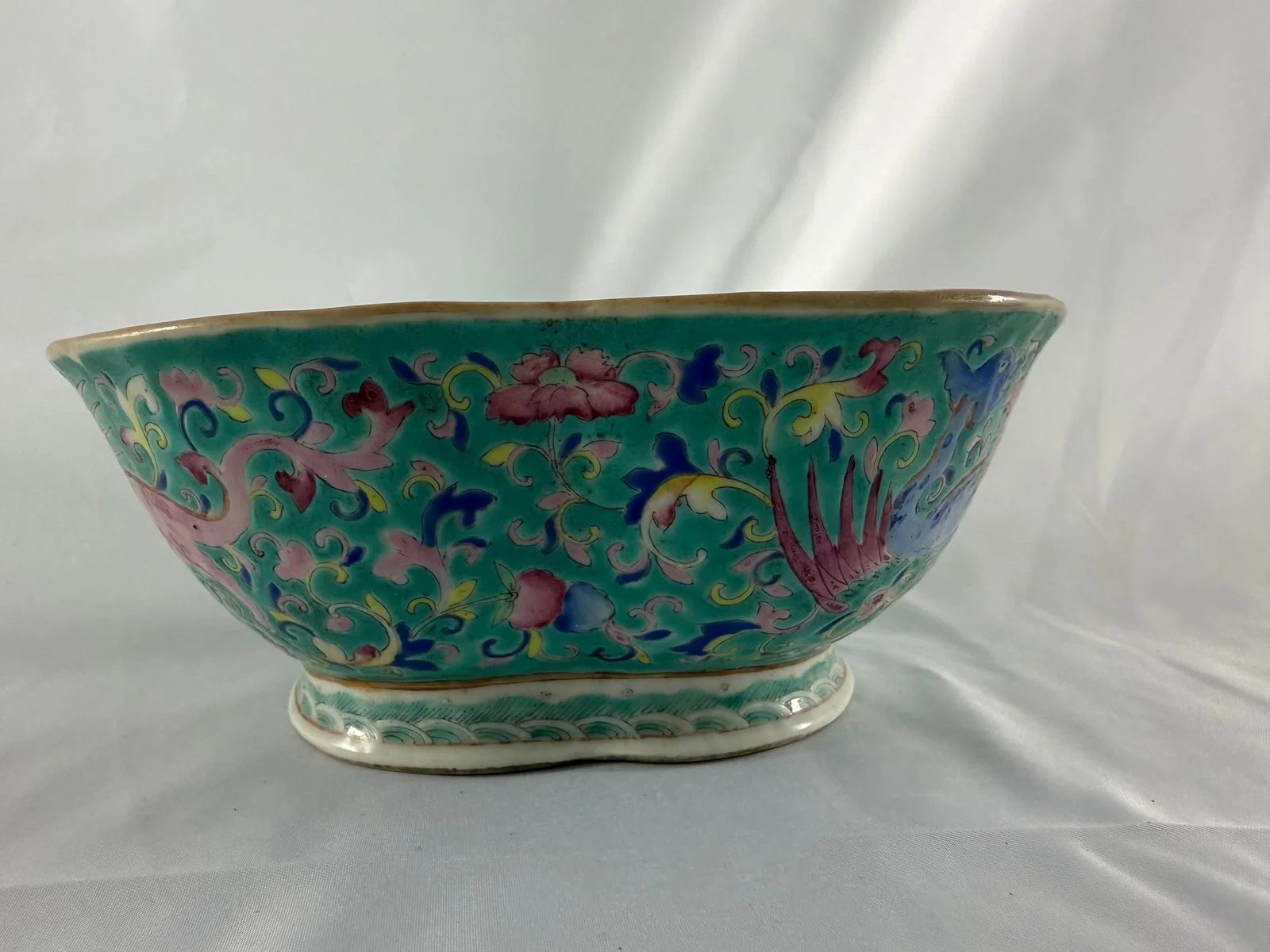 Chinese enameled famille rose porcelain bowl