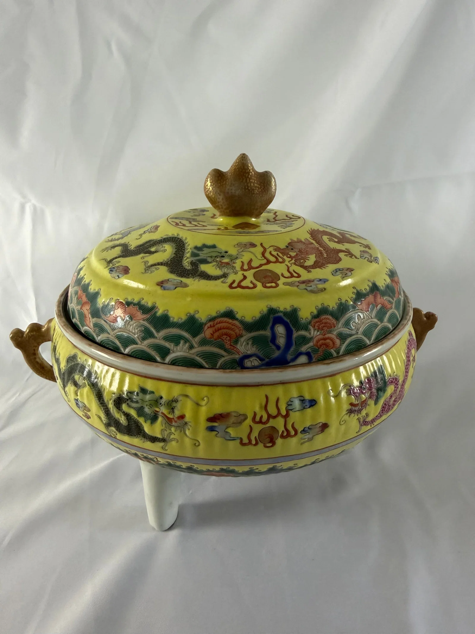 Chinese enameled famille rose yellow glazed dragons Porcelain China lid pot