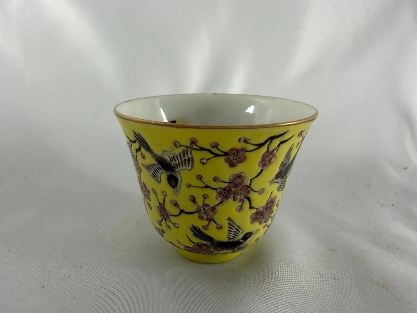 Chinese enameled famille rose yellow glazed Porcelain China cup mark