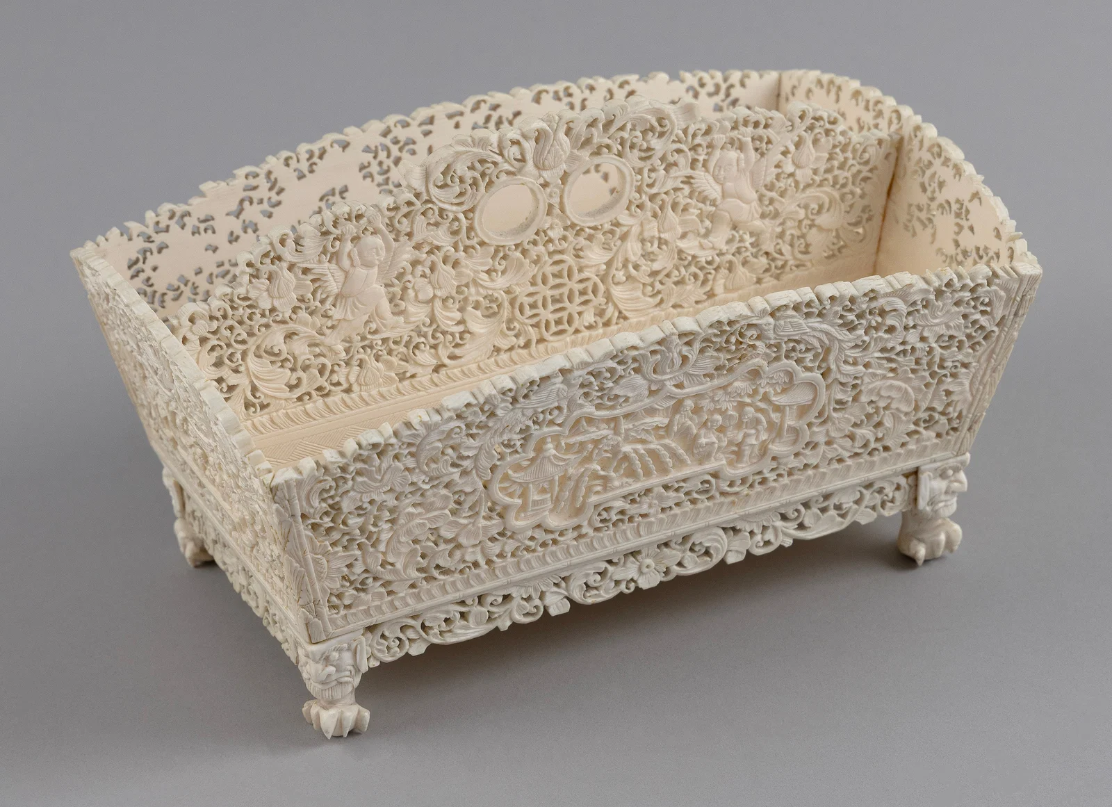 CHINESE EXPORT CARVED IVORY STATIONERY BOX Mid-19th Century Height 5". Length 8". Width 5.25".