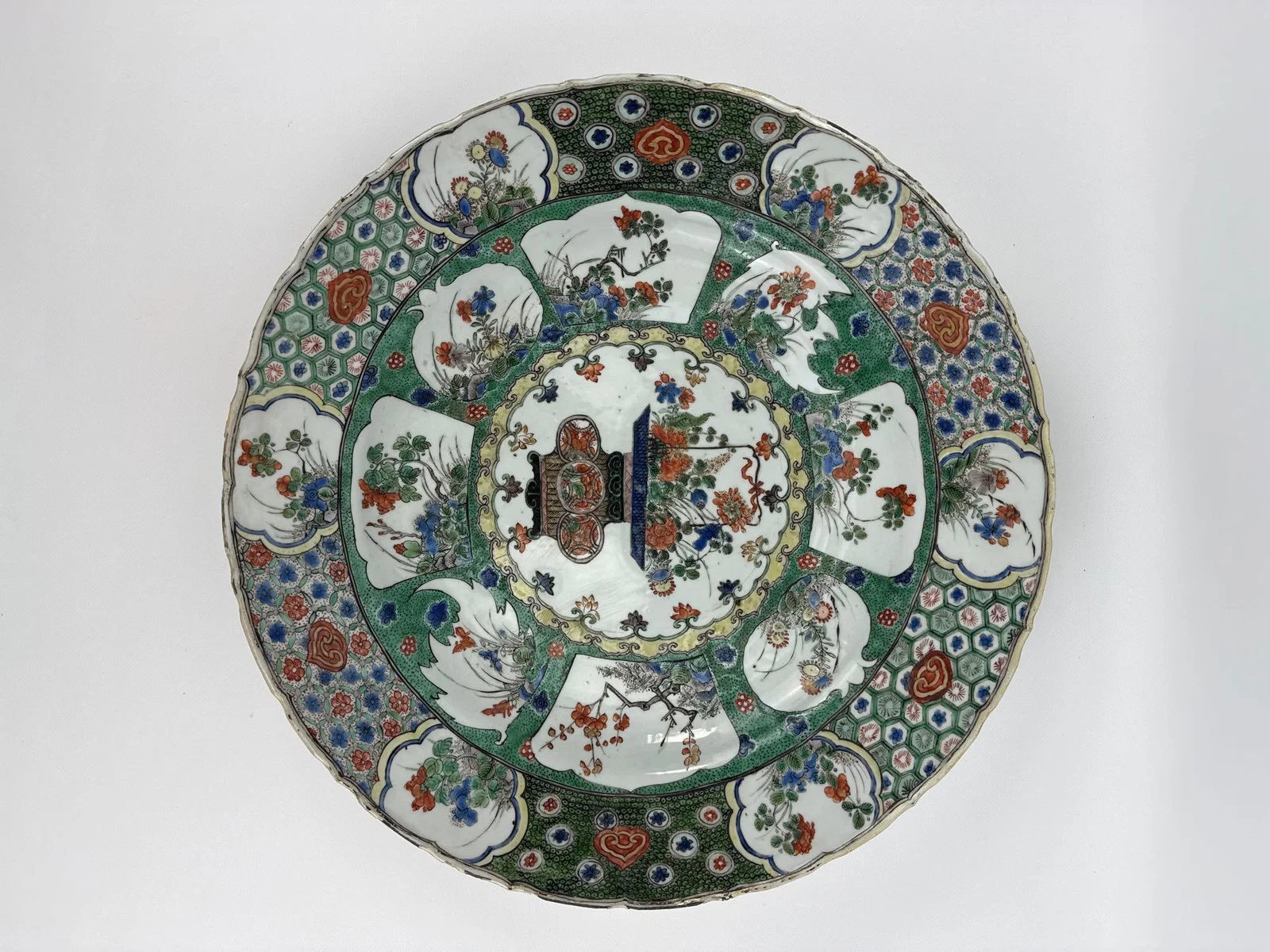 CHINESE EXPORT IMARI PORCELAIN CHARGER