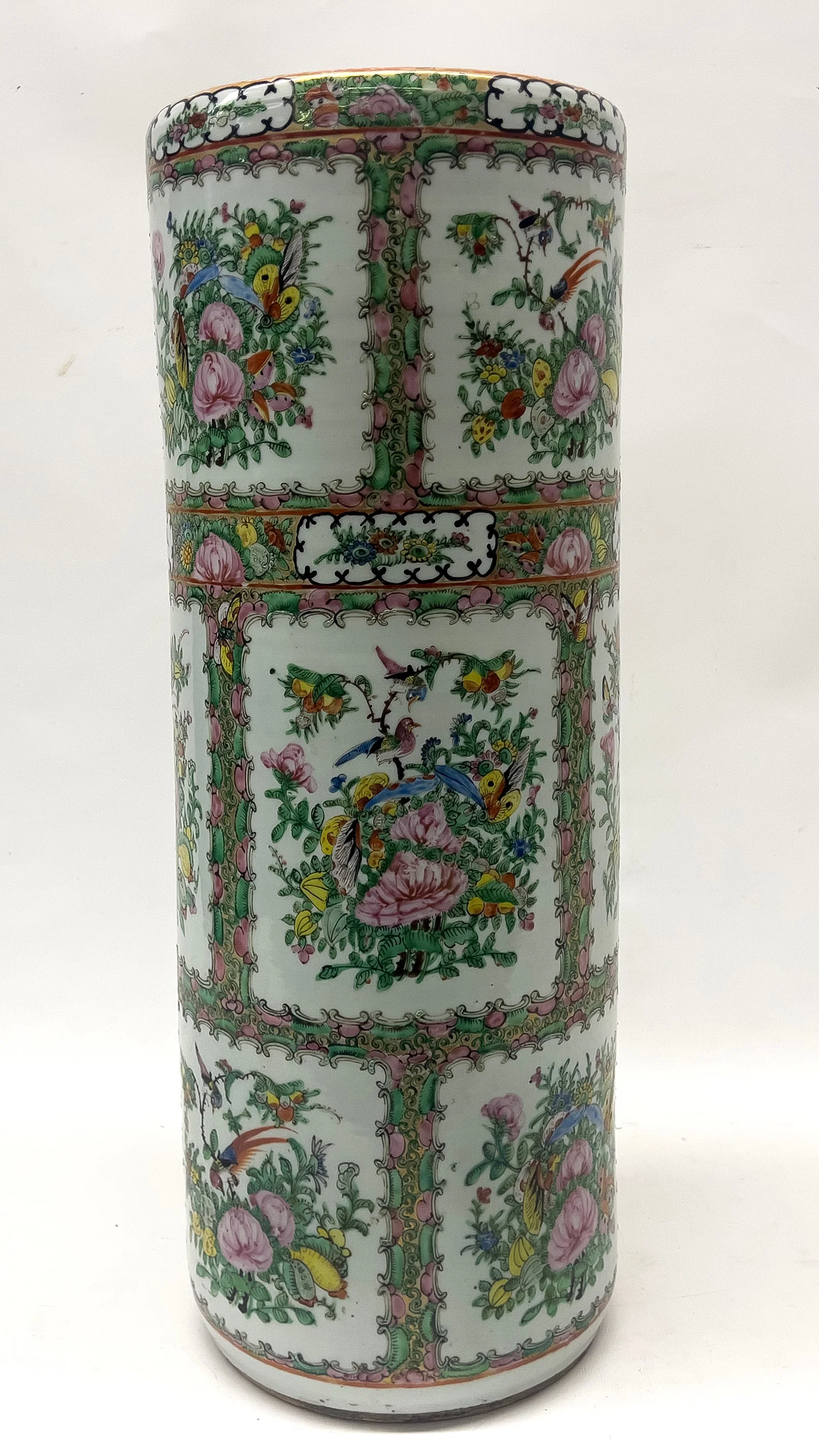 CHINESE EXPORT ROSE MEDALLION UMBRELLA STAND