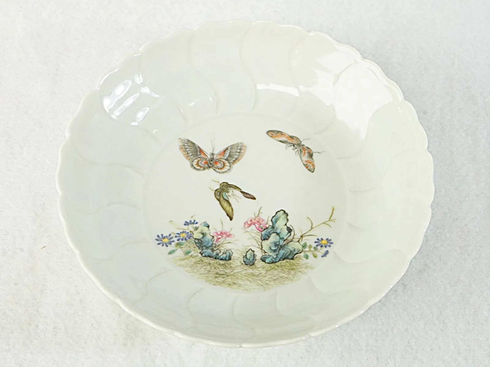 Chinese Famille Rose Enameled ’Butterflies’ Dish with Mark