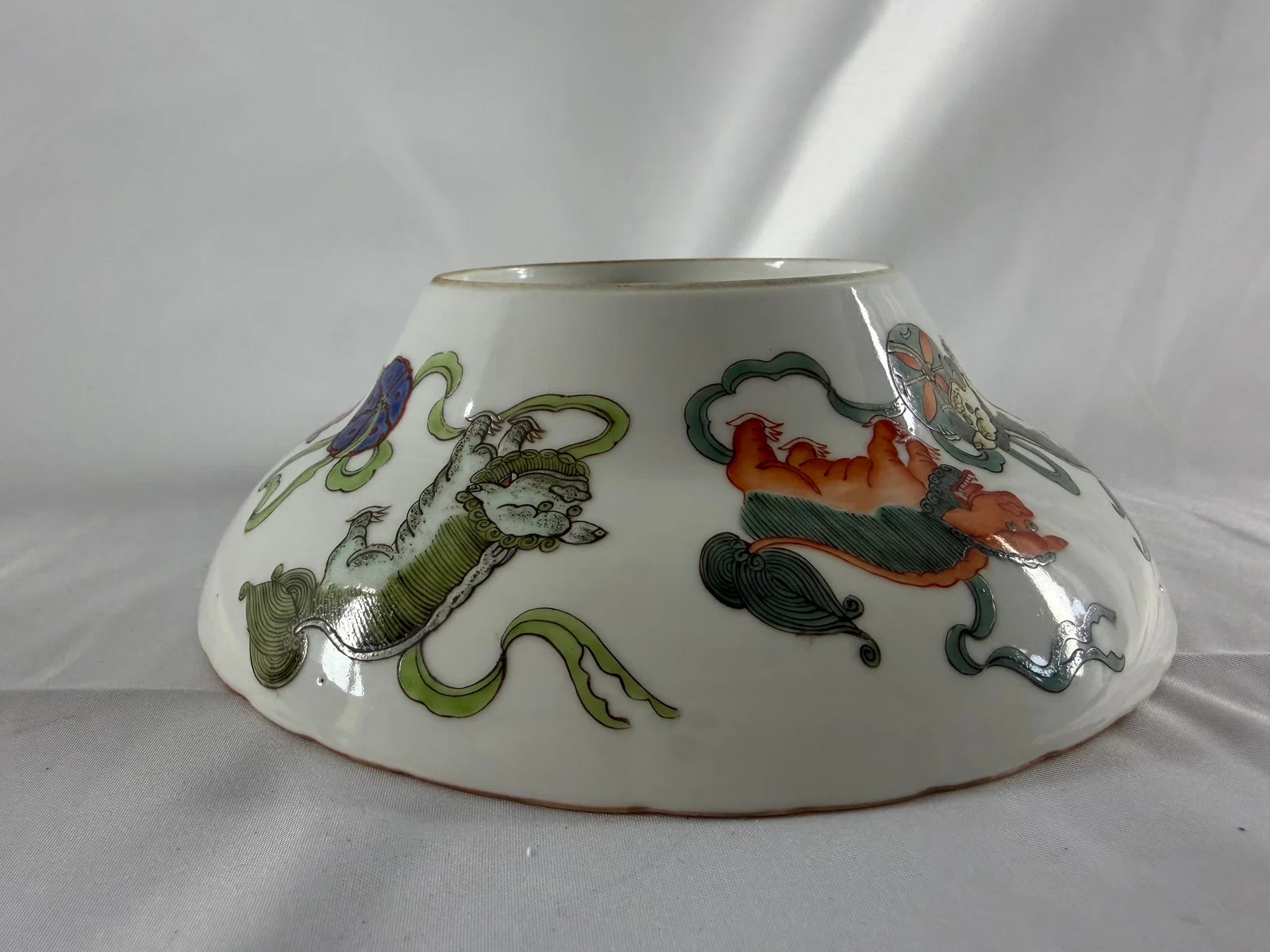 Chinese famille rose lions egg shell porcelain China Bowl