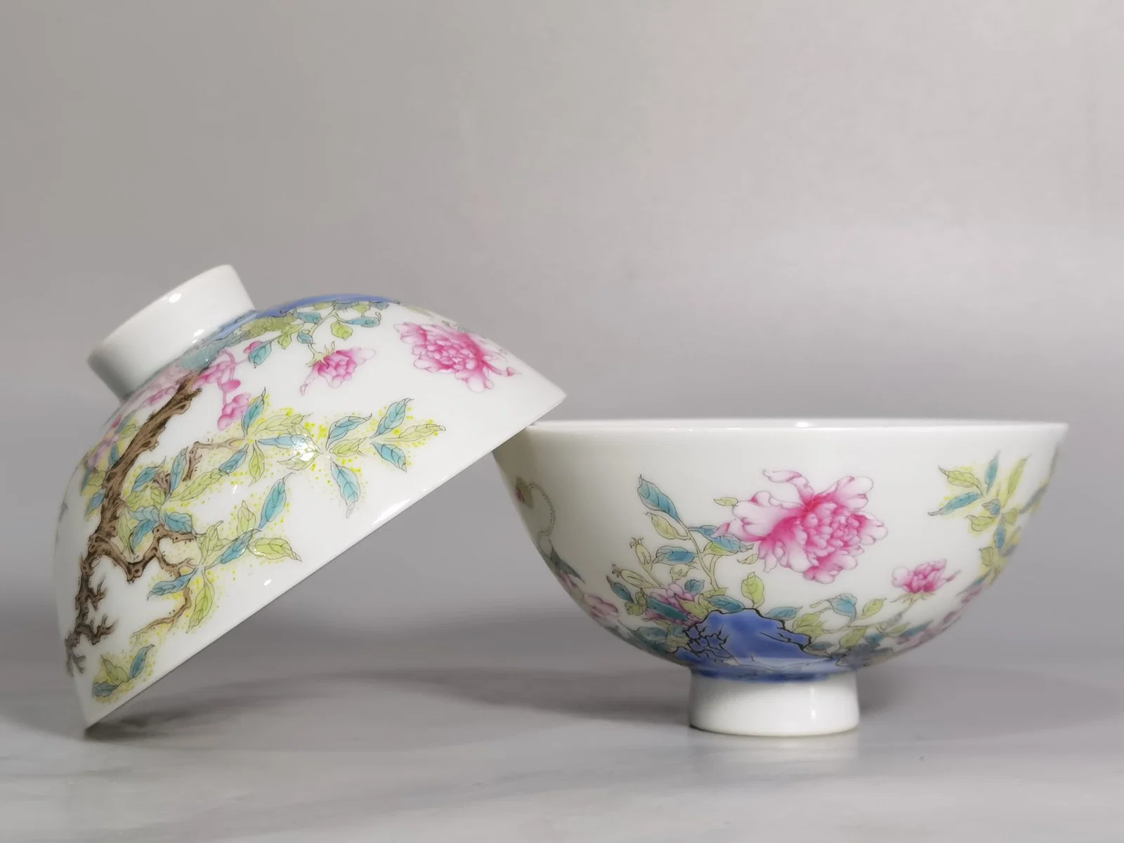 Chinese famille rose porcelain bowl pair Qing dynasty Qianlong Mark & Period