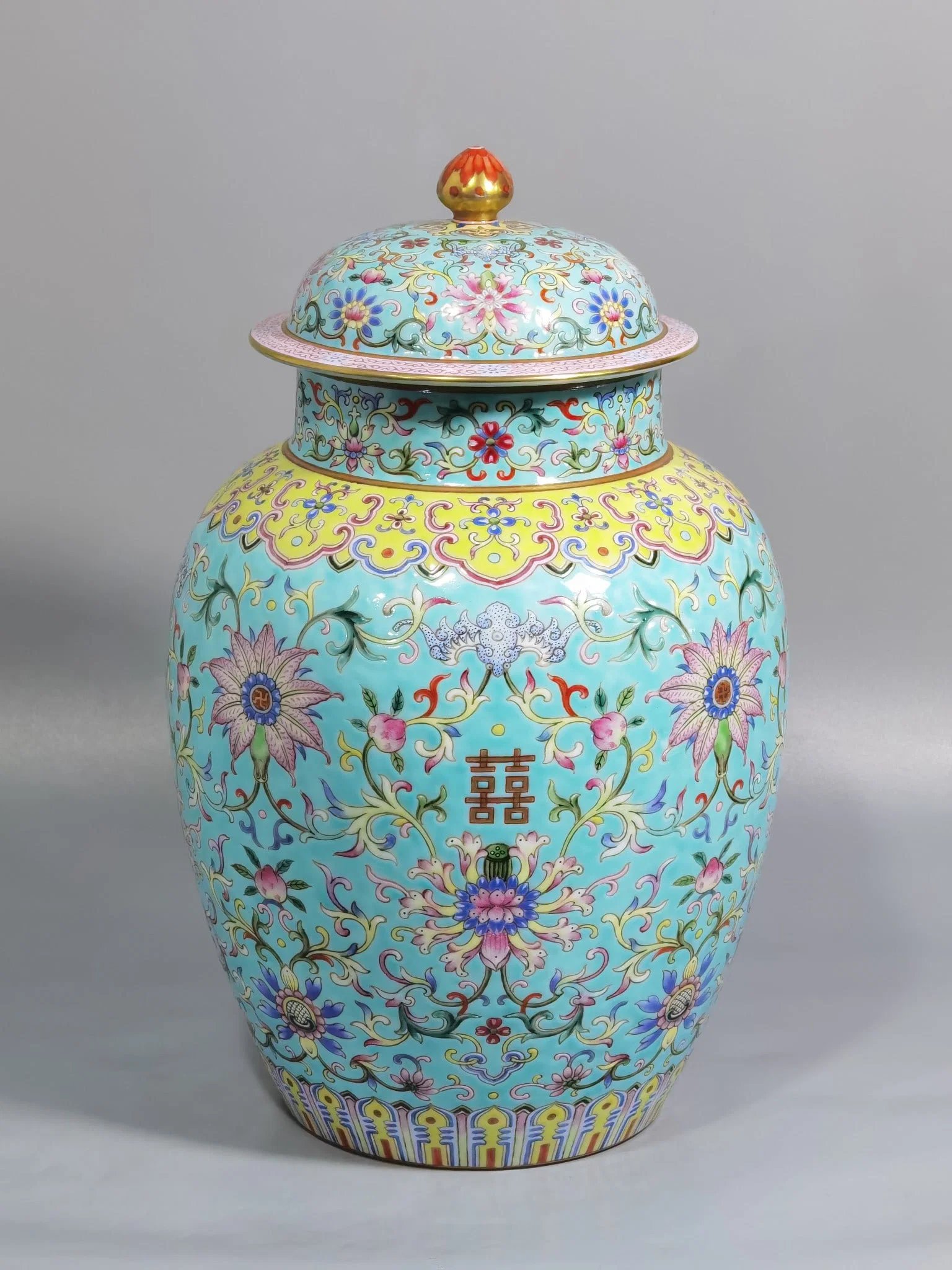 Chinese famille rose porcelain jar Qing dynasty Daoguang Mark & Period
