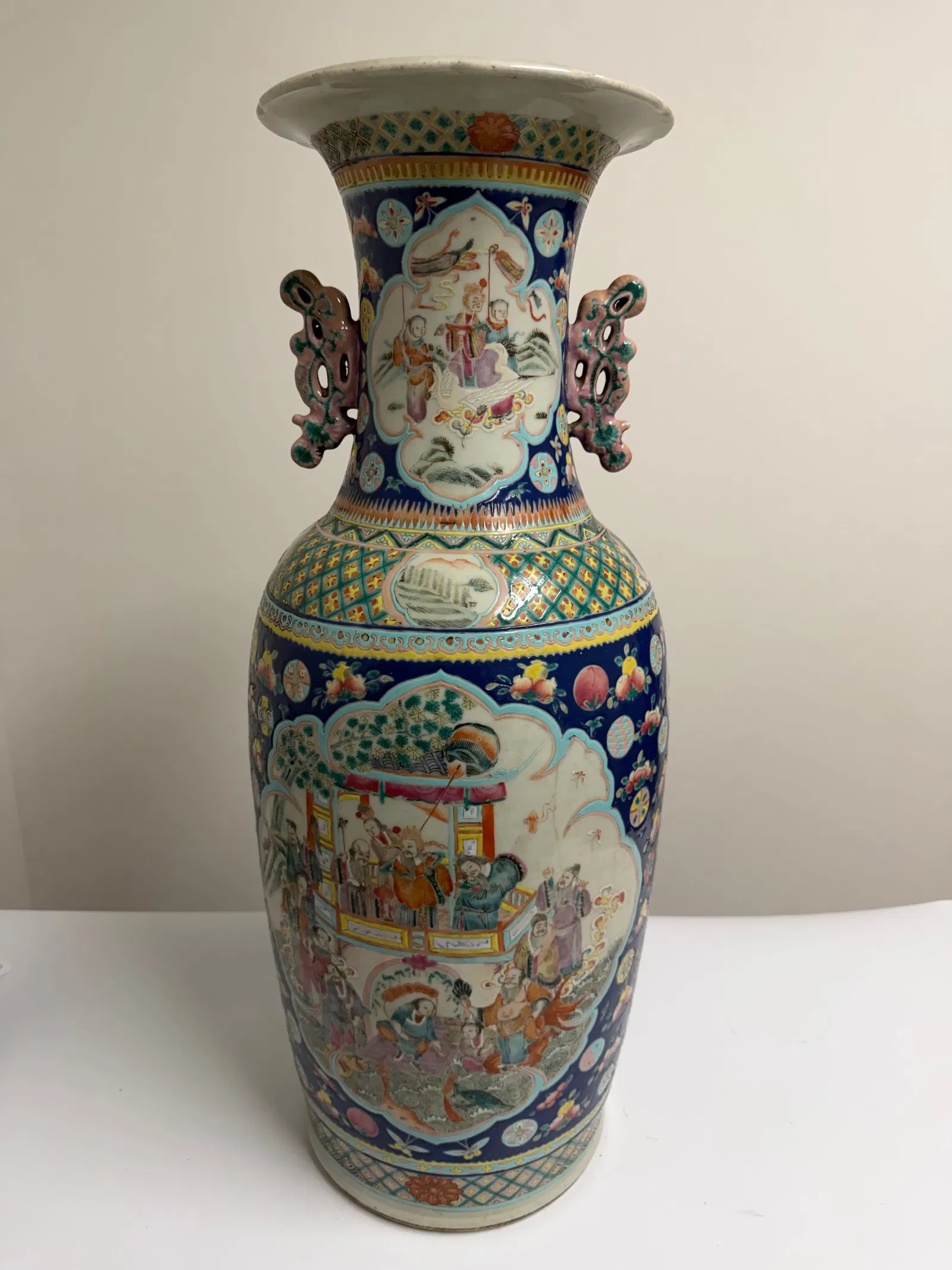 Chinese famille rose porcelain large size scene vase
