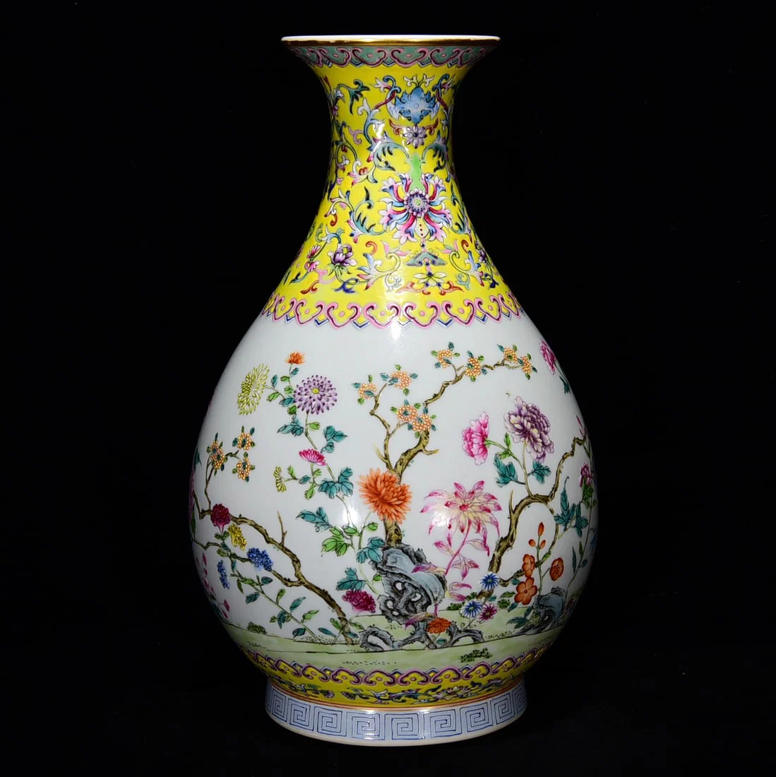 Chinese famille rose porcelain vase Qing dynasty Daoguang Mark & Period