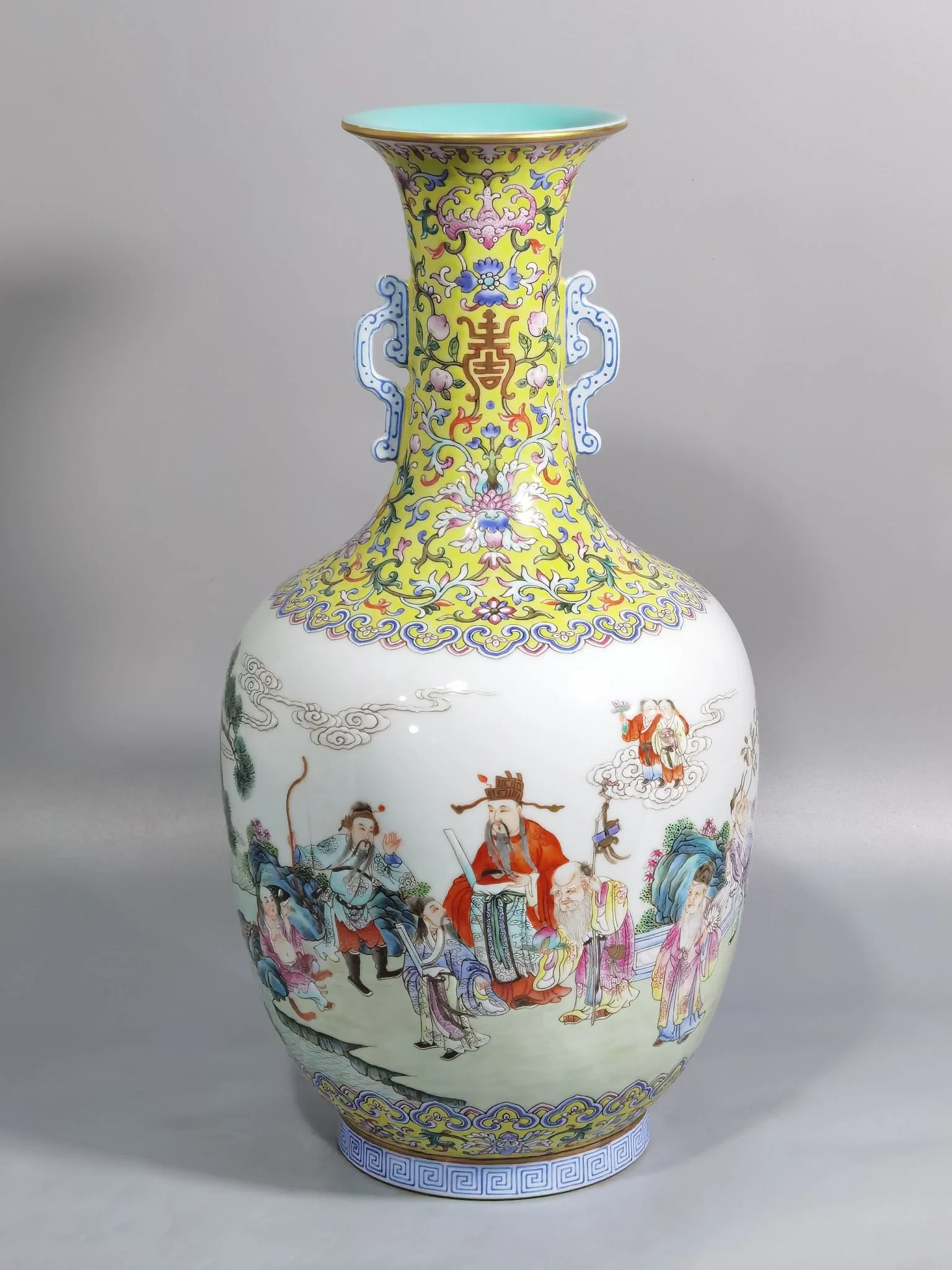 Chinese famille rose porcelain vase Qing dynasty Jiaqing Mark & Period