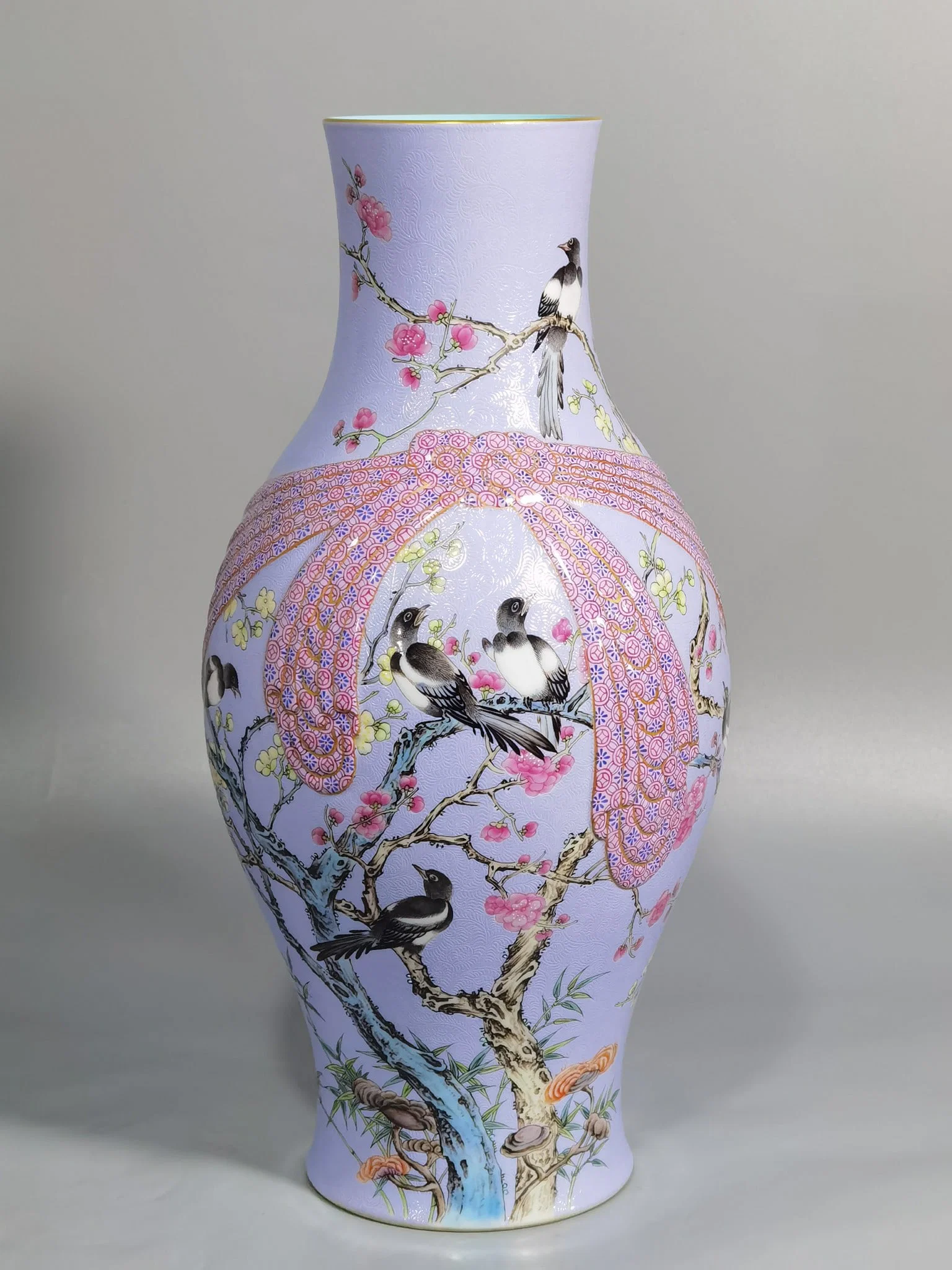 Chinese famille rose porcelain vase Qing dynasty Qianlong Mark & Period