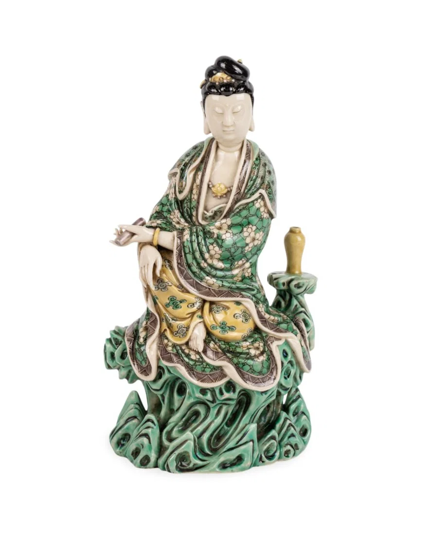 CHINESE FAMILLE VERTE PORCELAIN GUANYIN FIGURE