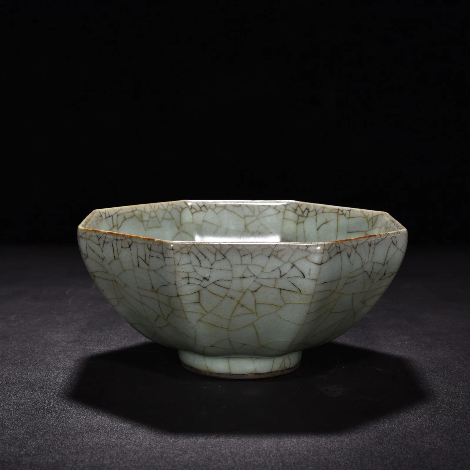 Chinese guan kiln porcelain bowl Song dynasty