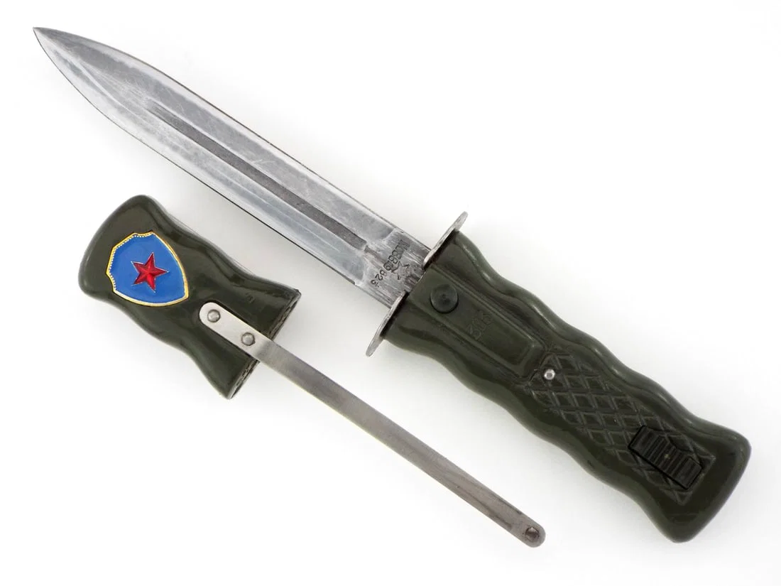 Chinese Knife with Unusual Mechanism