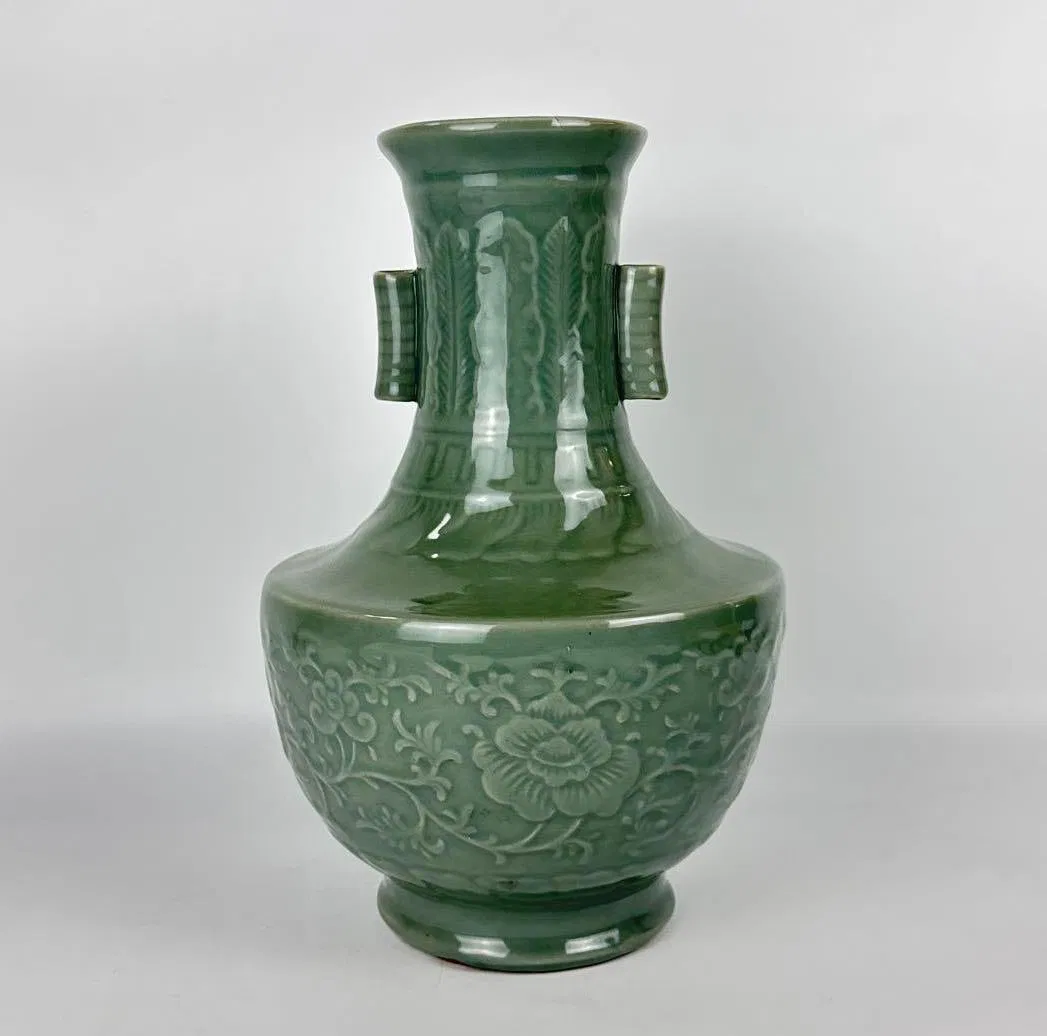 CHINESE LONGQUAN STYLE CELADON PEONY ARROW VASE