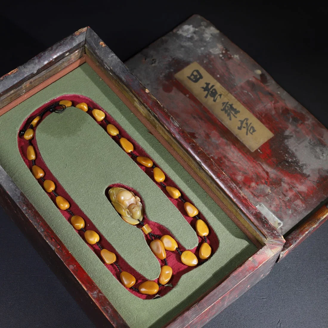 Chinese natural shoushan stone carved necklace Qing dynasty