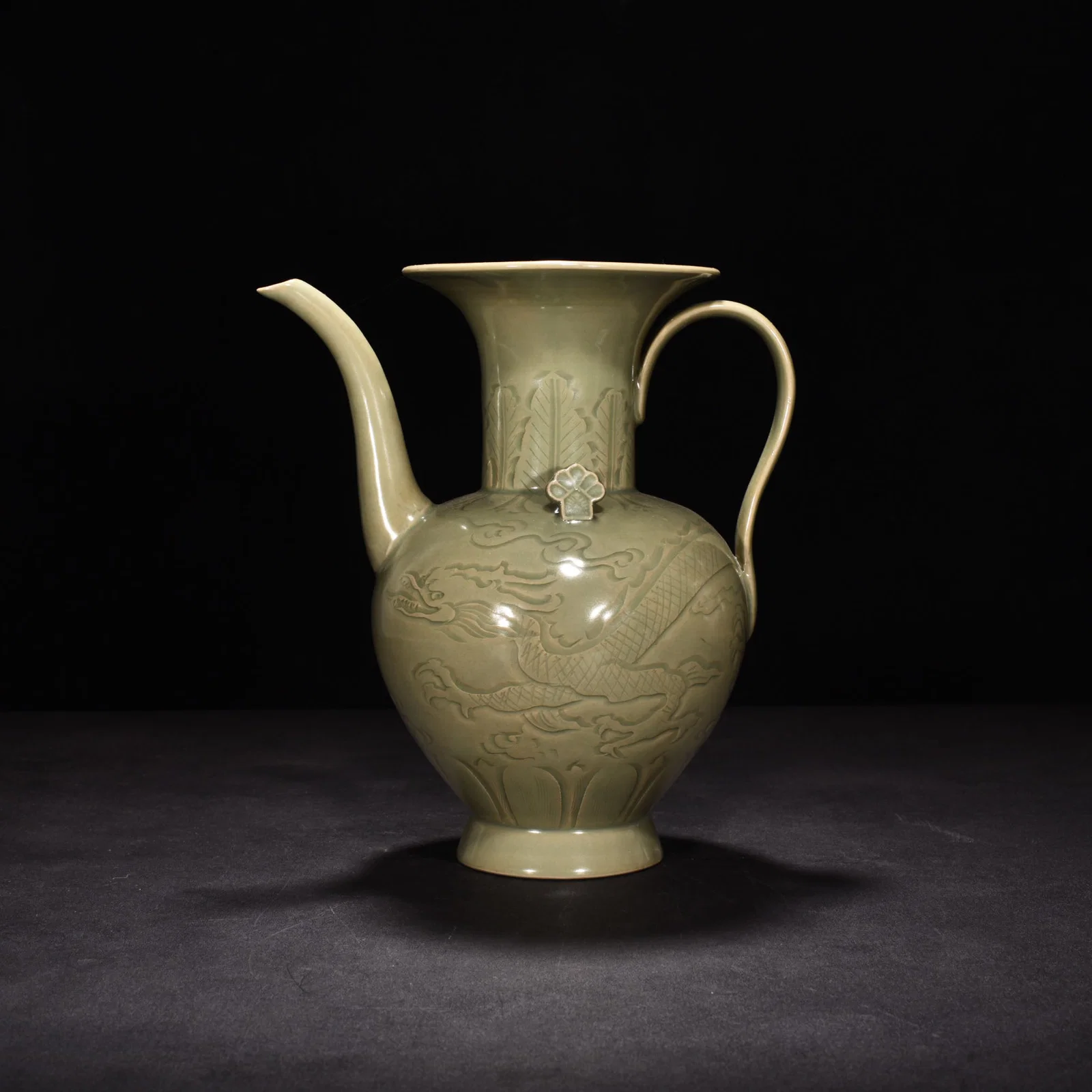 Chinese yue kiln porcelain ewer Song dynasty