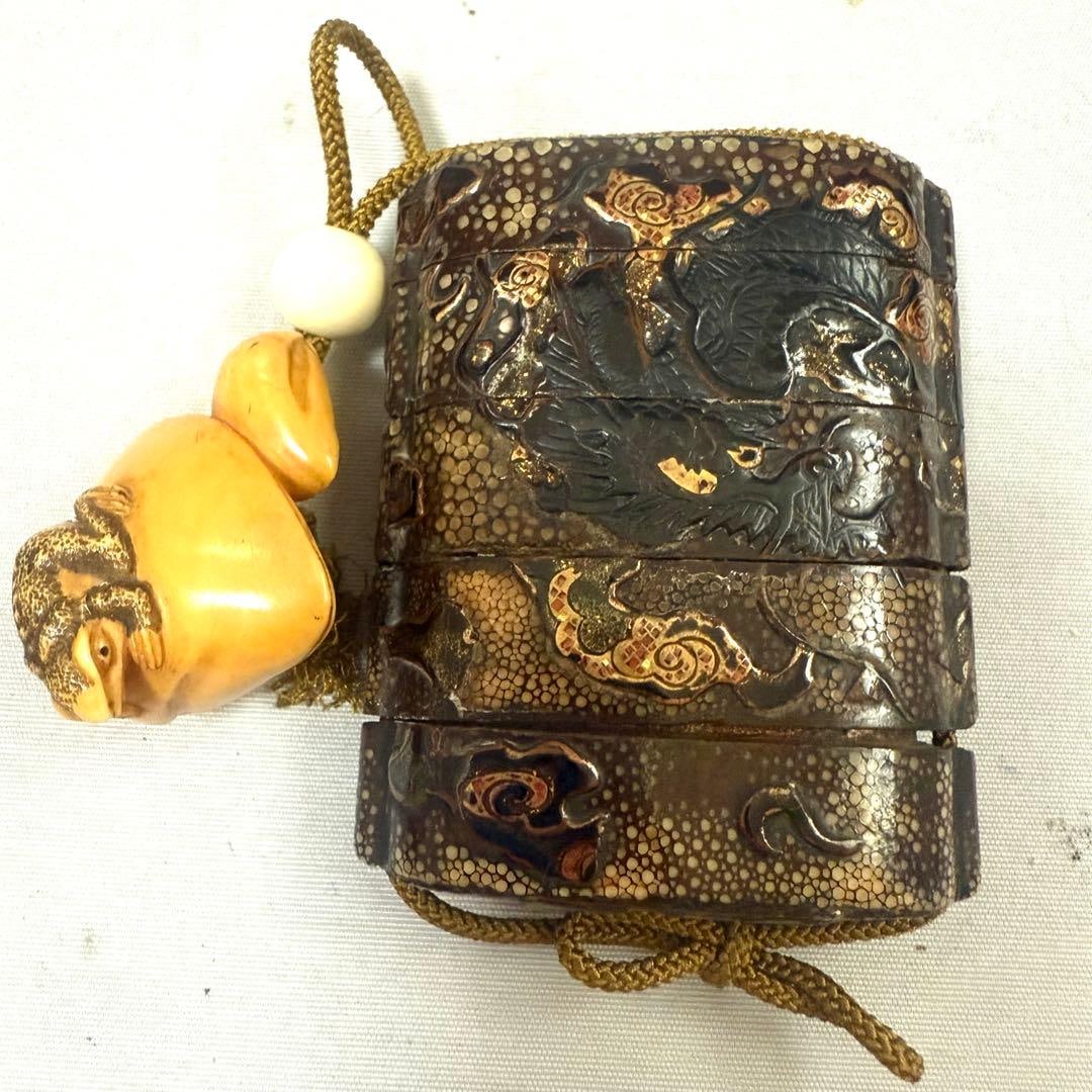 Cloud Dragon High Relief Maki-e InrO (Small Container) Netsuke (Miniature Carving) Frog