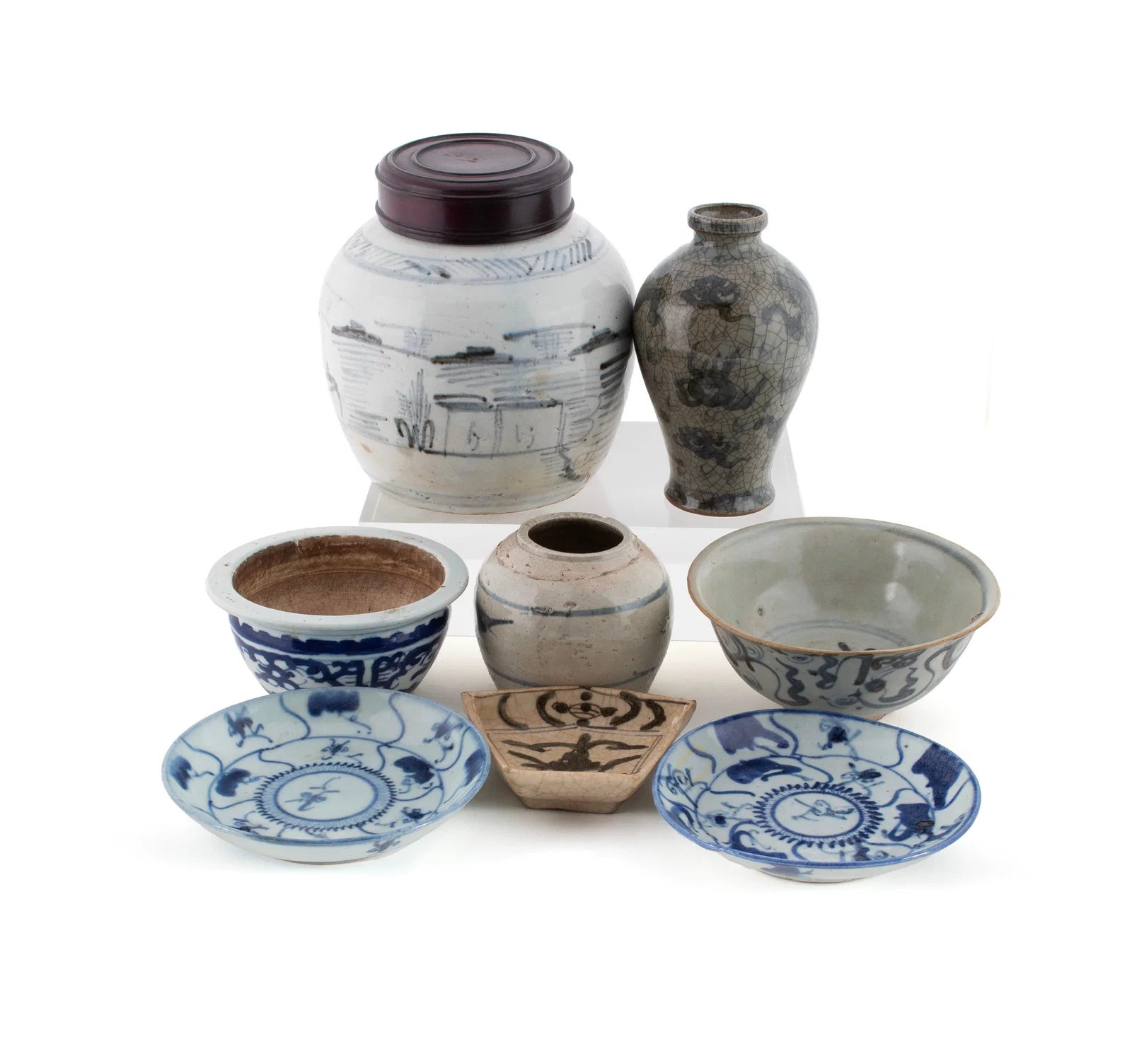 COLLECTION OF CHINESE BLUE AND WHITE MINYAO PORCELAIN